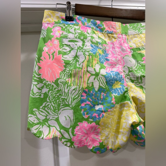 Lilly Pulitzer Buttercup Shorts in Hibiscus Stroll Size 8 - Picture 7 of 16